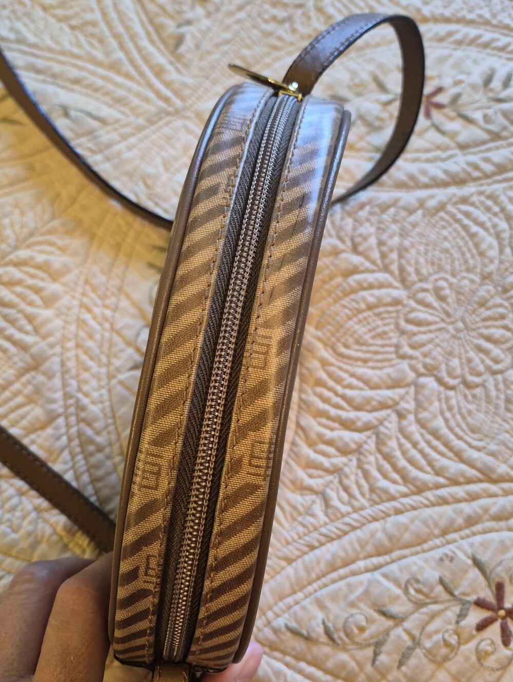 Emilio Pucci Vintage Tan Crossbody Bag - Picture 11 of 15
